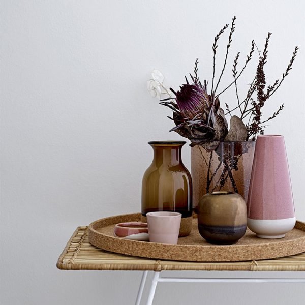 玫瑰色陶瓷花樽